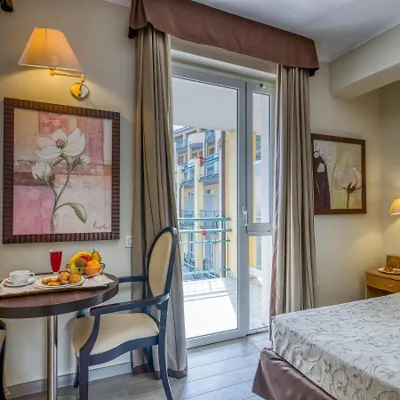 Cristina Hotel 3*
