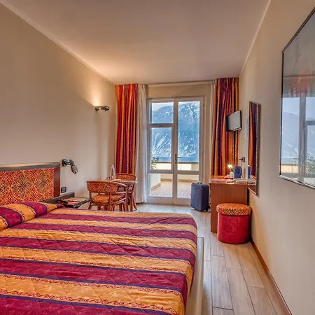 Cristina Hotel 3*