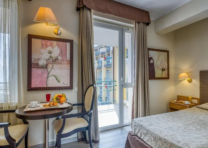 Cristina Hotel 3*