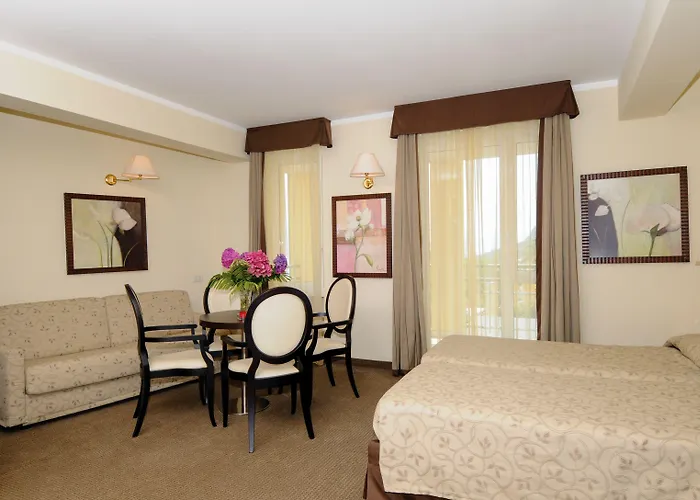 Cristina Hotel 3*